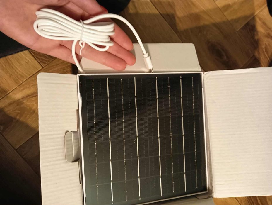 Kamera z panelem solarnym nowa