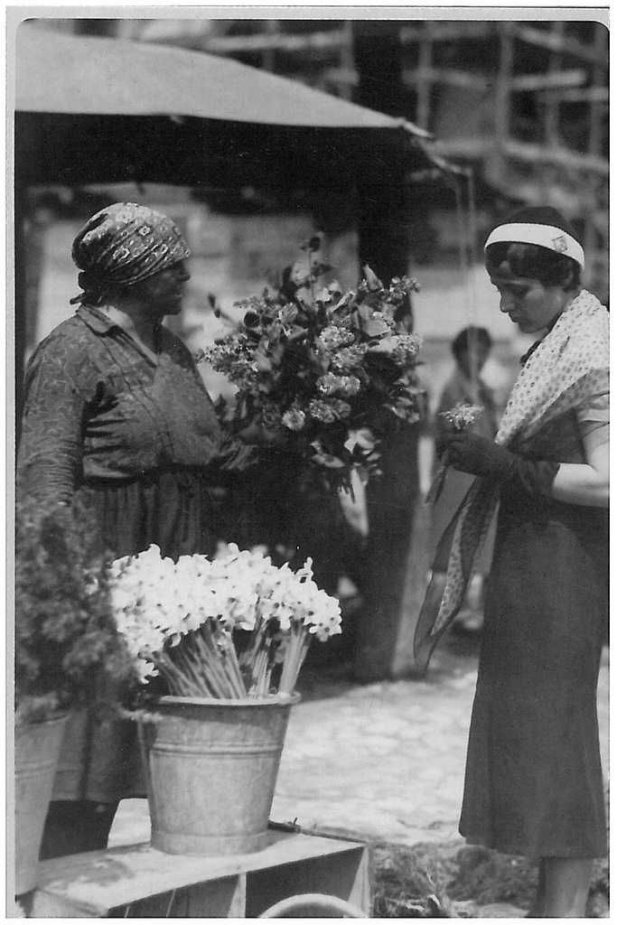 Pocztówka Fotografia Kraków Rynek Główny Kwiaciarka 1932 rok