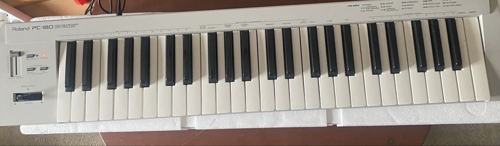 Teclado MIDI Roland PC180