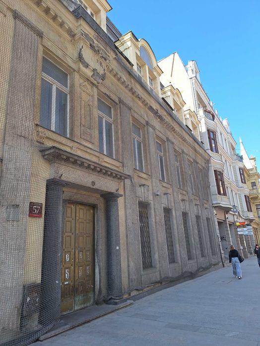 Miejsca postojowe na wynajem na dziedzińcu Piotrkowska 57 Łódź