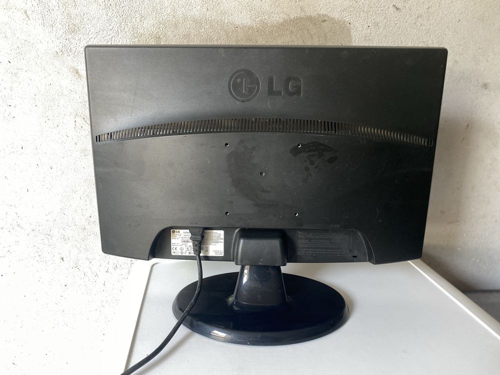 Monitor LG lekko zniszczona matryca