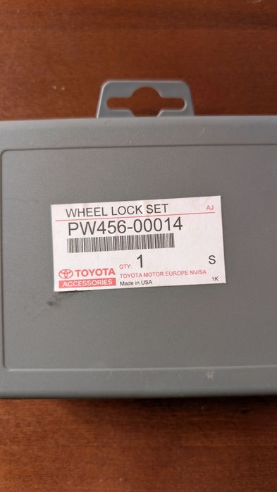 Секретні гайки Toyota Land Cruiser Prado PW 456-00014. Комп
