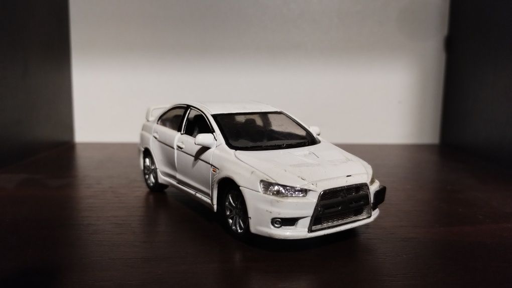 Mitsubishi Lancer X коллекционная машинка (KT5329W)