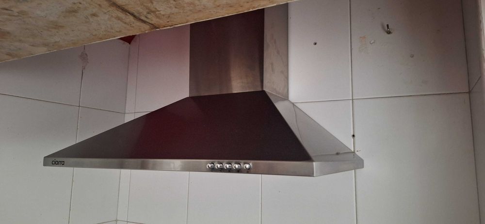 Exaustor quase novo, marca Ciarra em inox