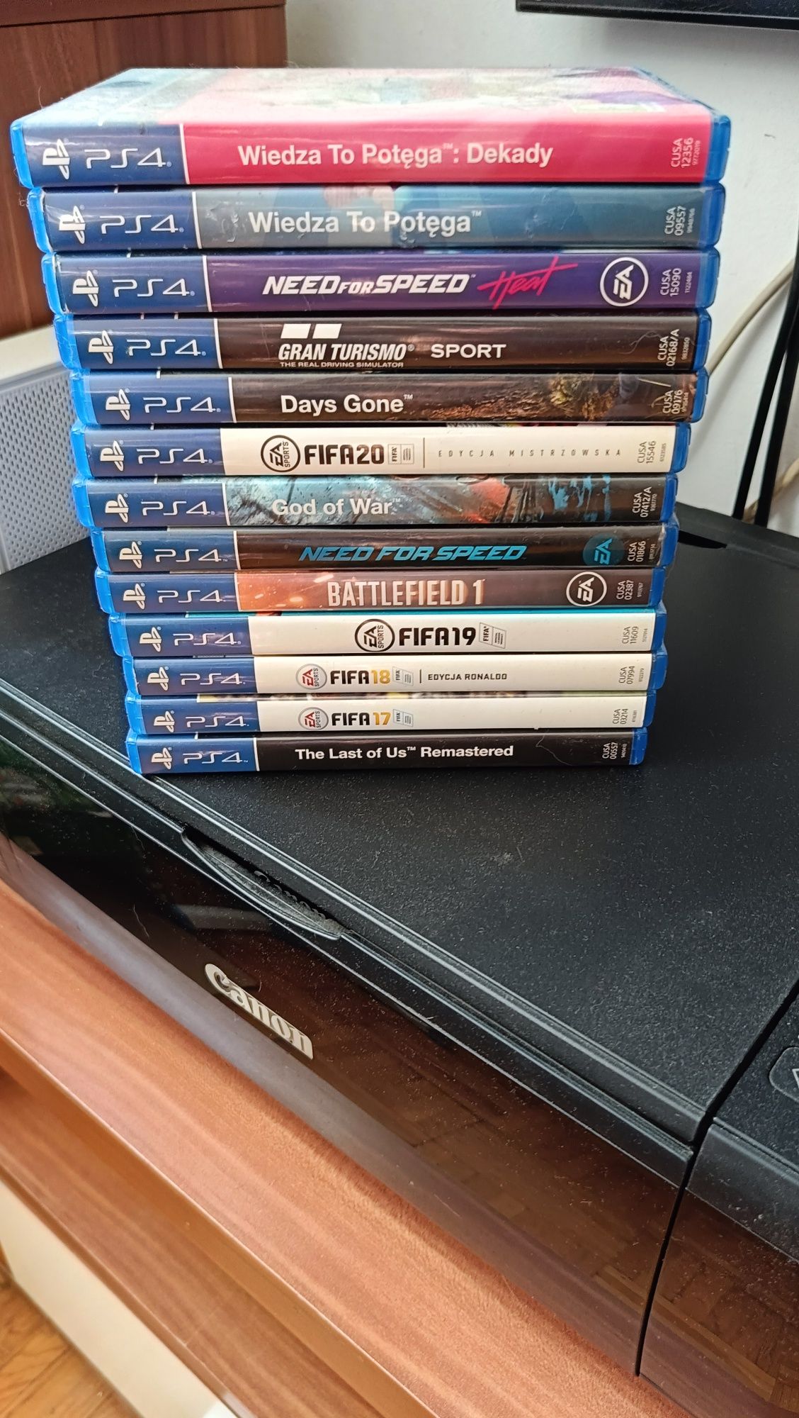 Konsola PS4 + kompletny zestaw Vr