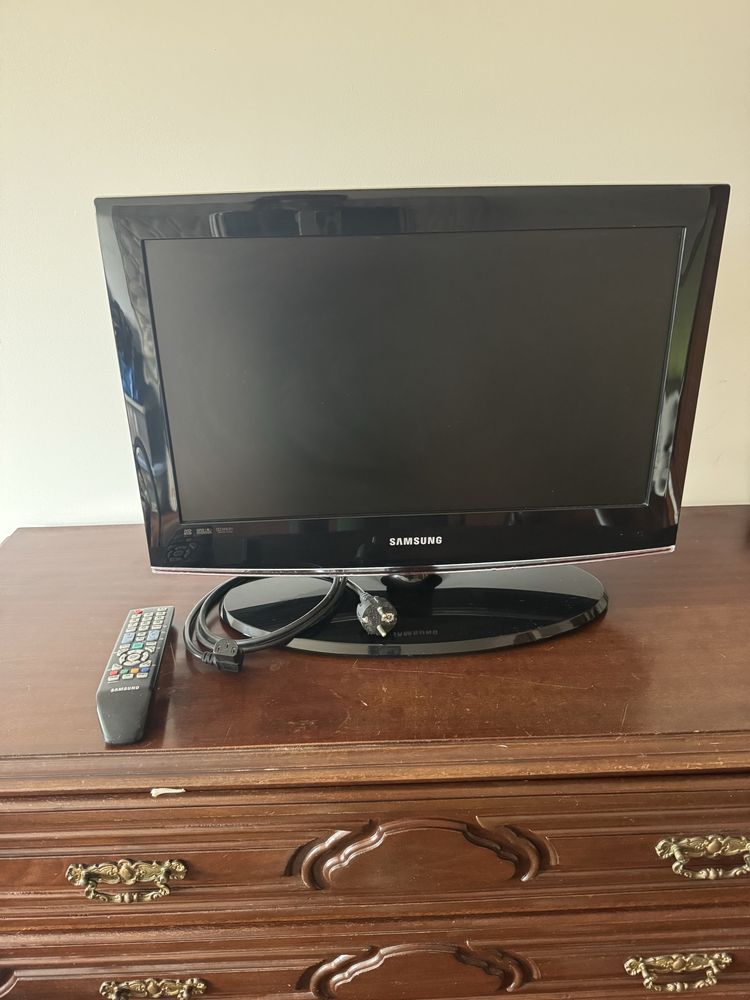 LCD Samsung B450 22”