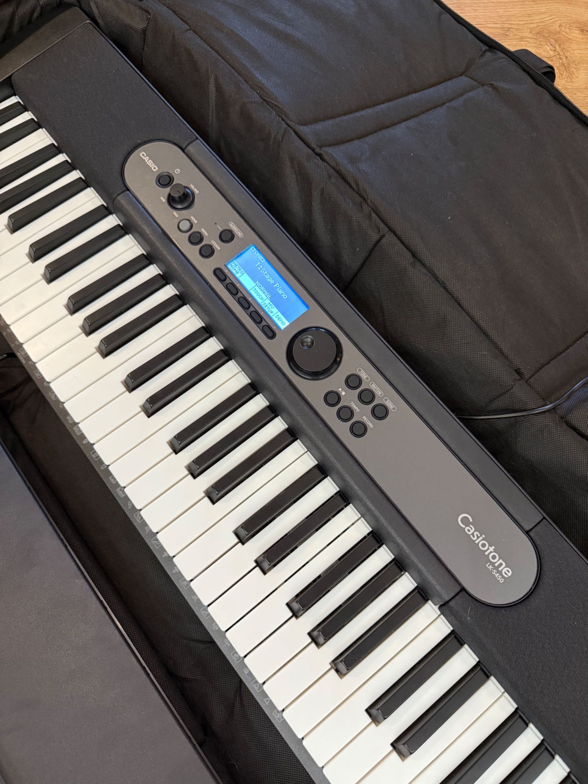 Casio LK-S450 keyboard podświetlane klawisze.