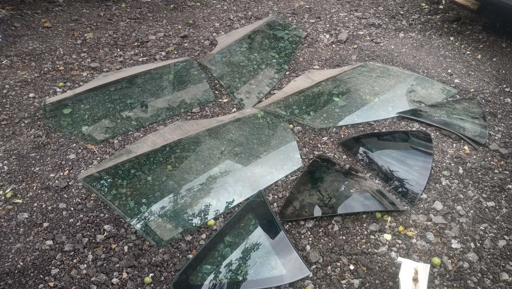 Скло Пежо 407 Peugeot 407 SW