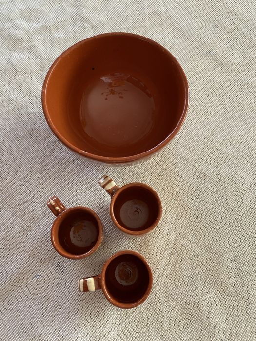 Taça e copinhos em barro