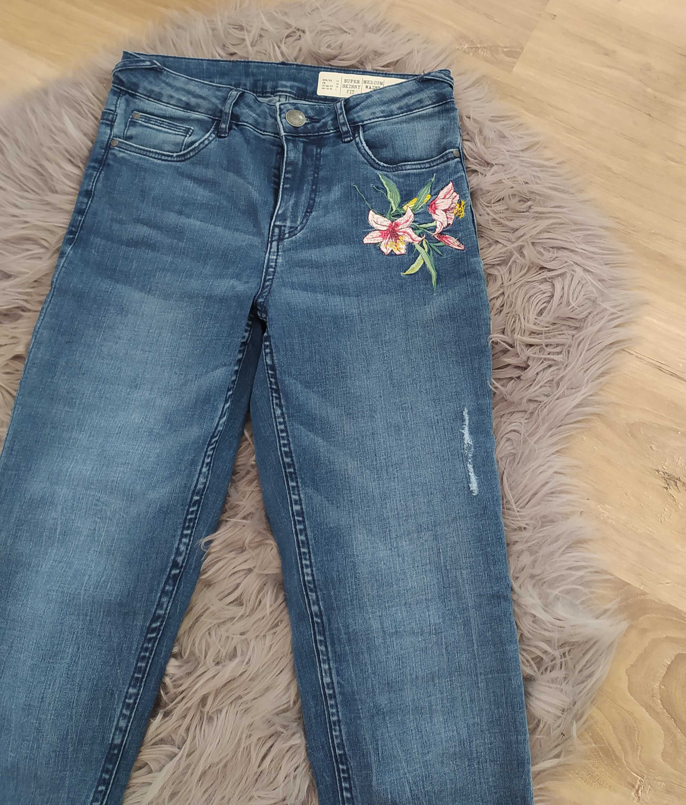 Spodnie jeansy Esmara róża kwiat super skinny fit medium waist rurki