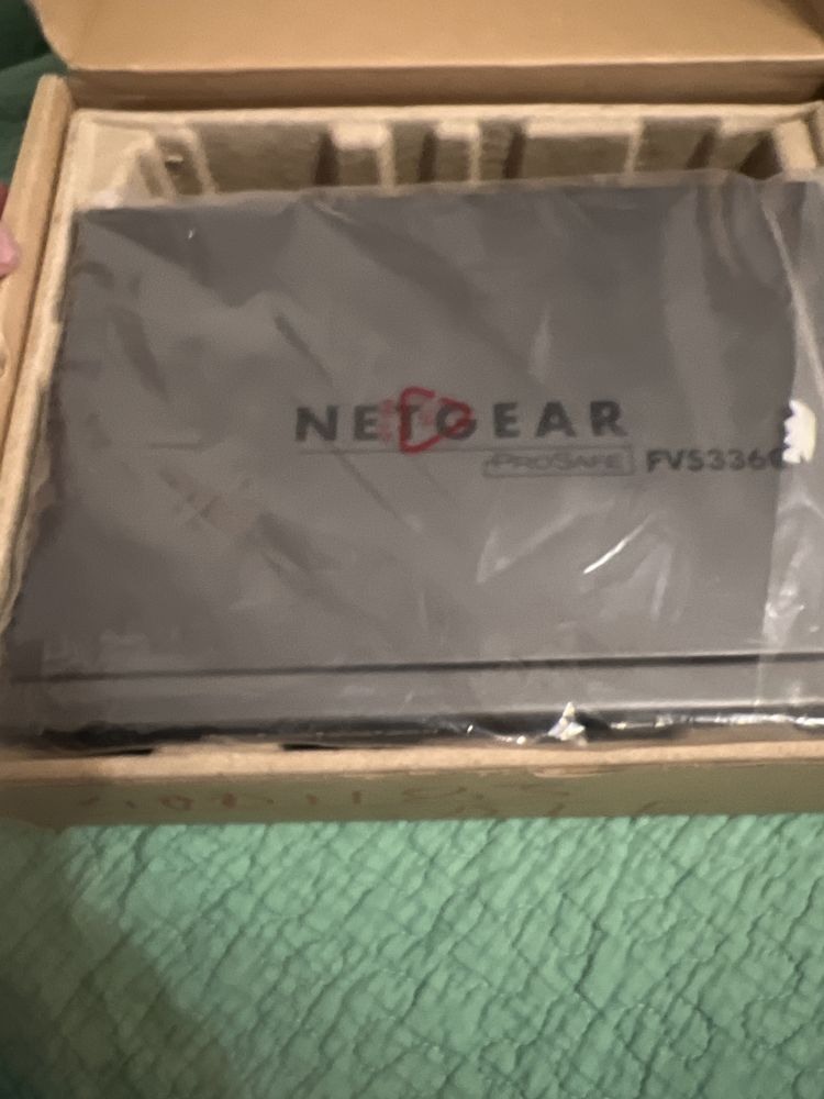 Netgear FVS336G продам