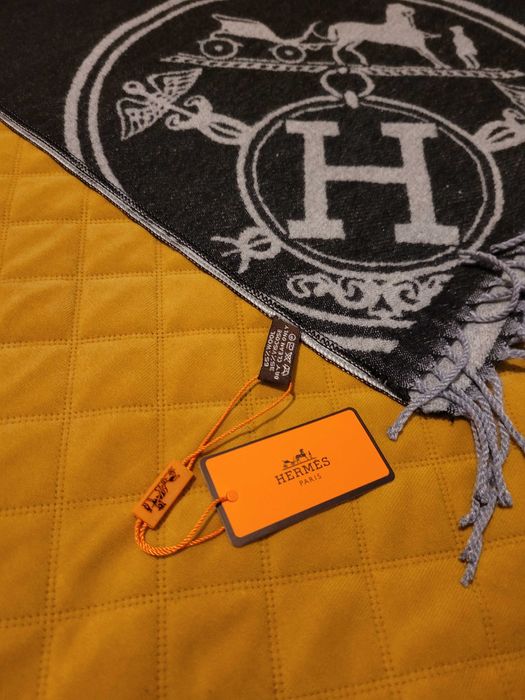 Czarny kaszmirowy szalik hustka w pudełku