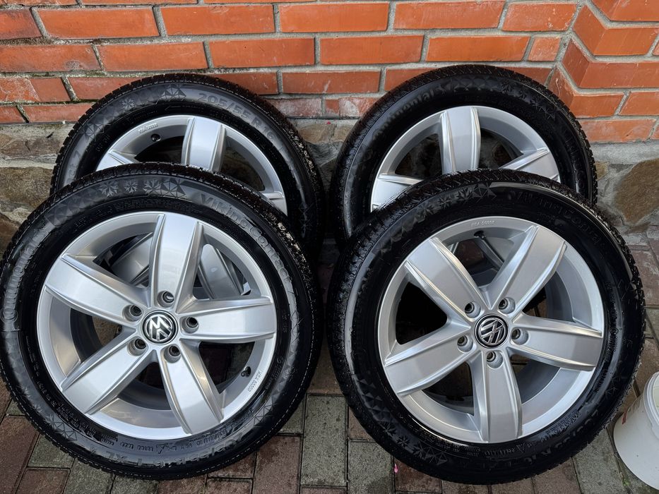 Оригінальні диски з резиною Volkswagen Golf 2019 року 205/55/R16