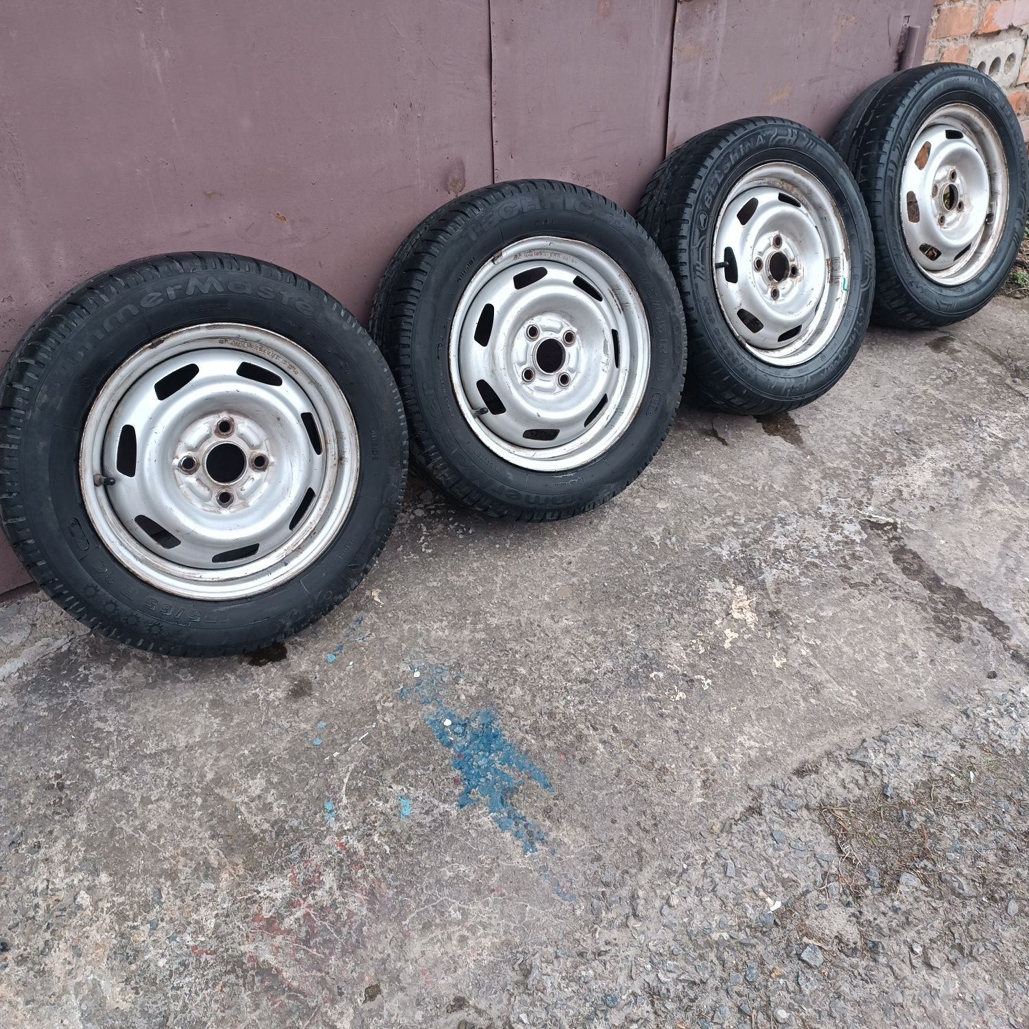 Продам резину з дисками R-14