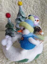 Zimowa scenka z bałwankami - filcowane, dekoracja świąteczna