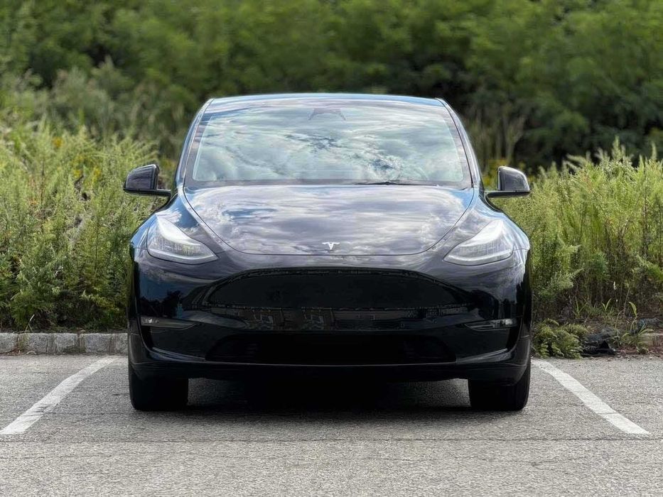Tesla Model Y Long Range      2022