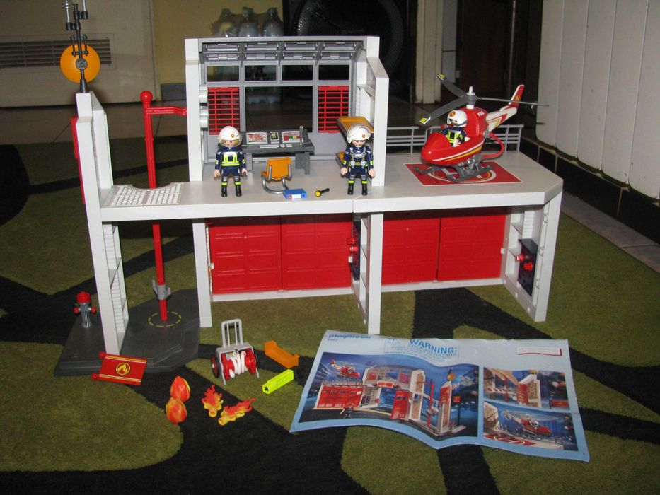 Remiza straż pożarna playmobil z wyposażeniem helikopter fire station