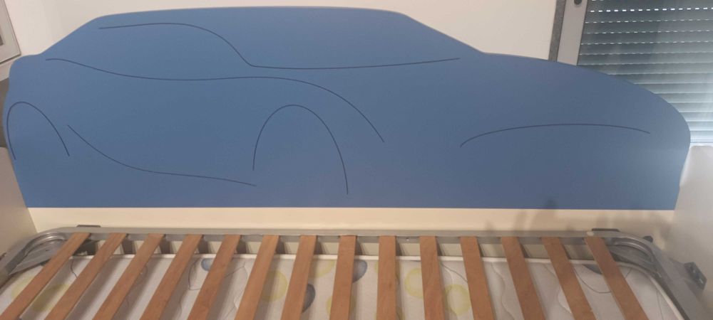 Cama de criança cabeceira formato carro