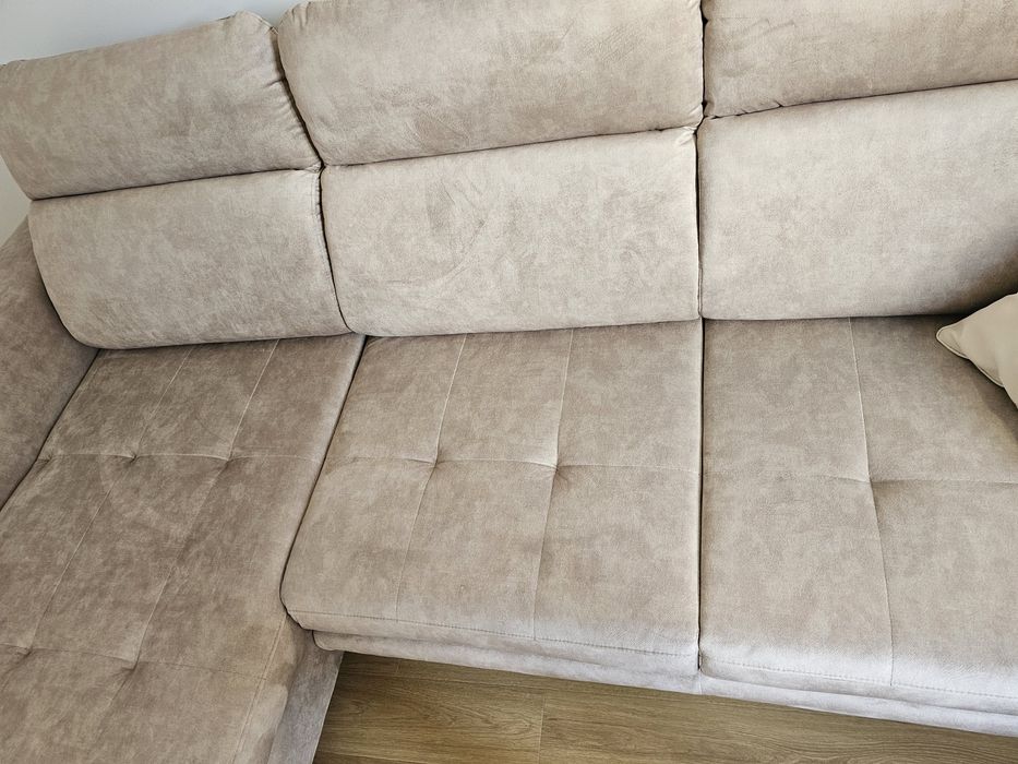 Nowy beżowy narożnik z funkcją spania