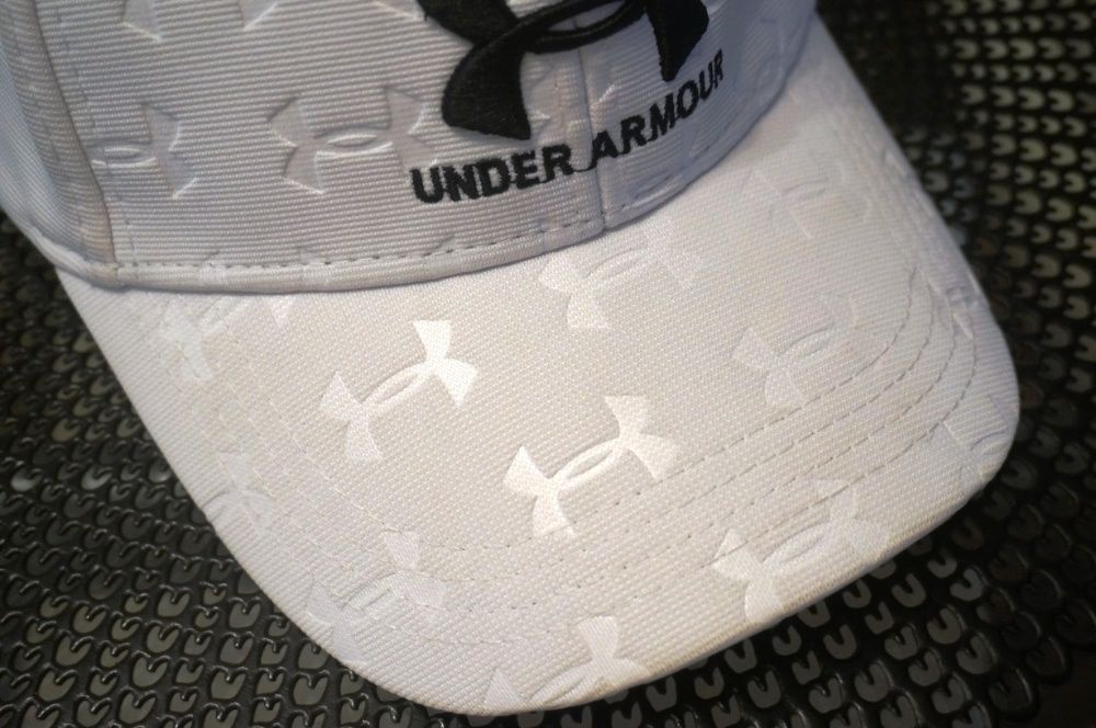 UNDER ARMOUR biała czapeczka z daszkiem - OKAZJA !!! Jak NOWA !!!