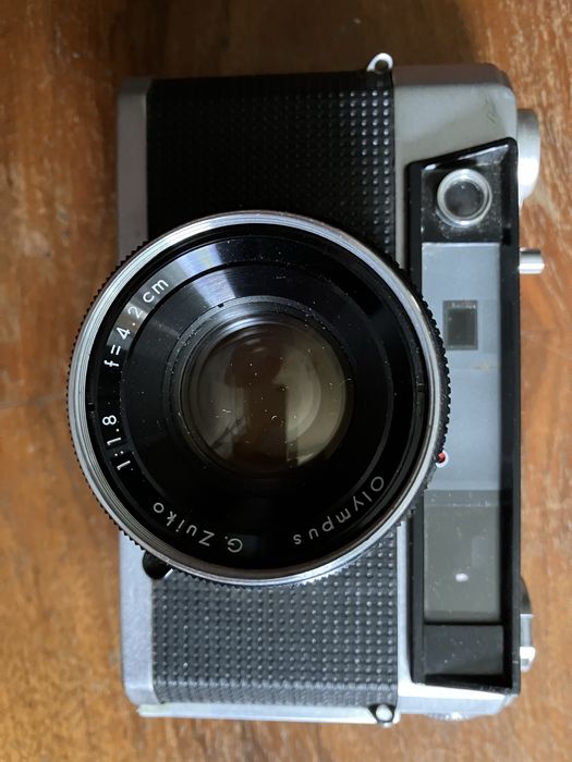 Analogowy Olympus S z futerałem