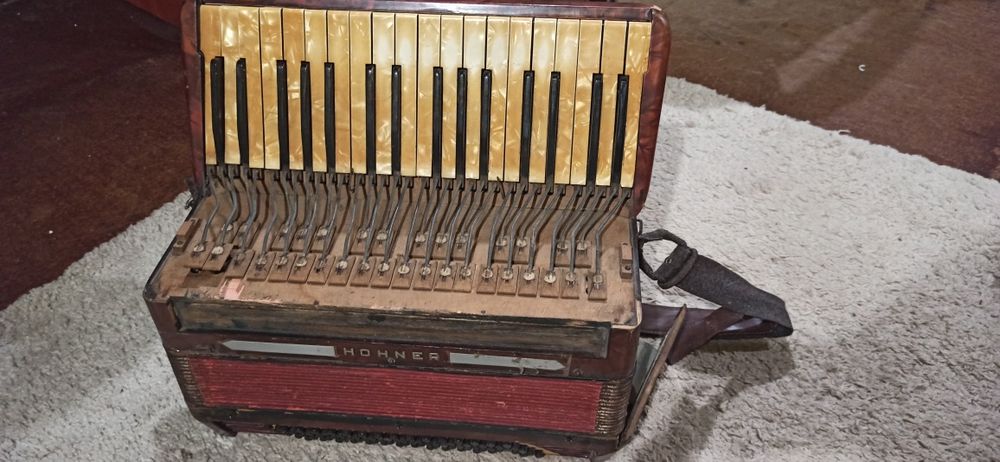 Аккордеон HOHNER нерабочий