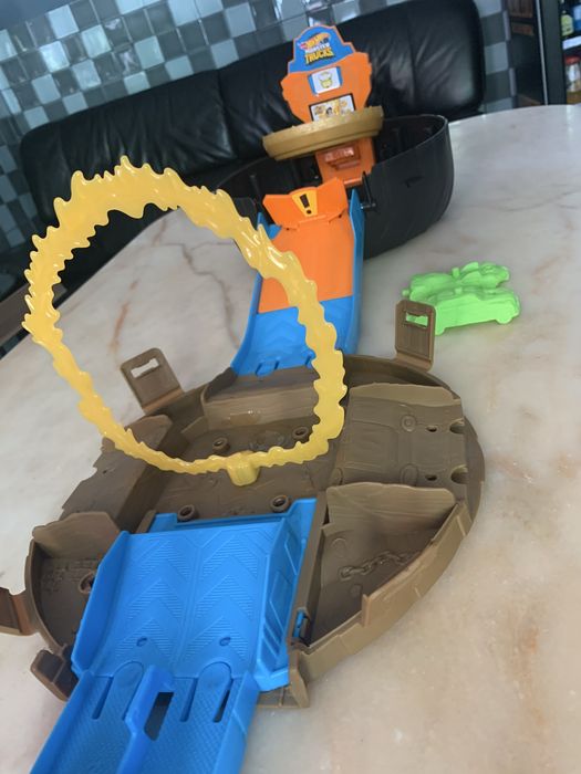 Pista HOT WHEELS Monster Truck Desafio Acrobático