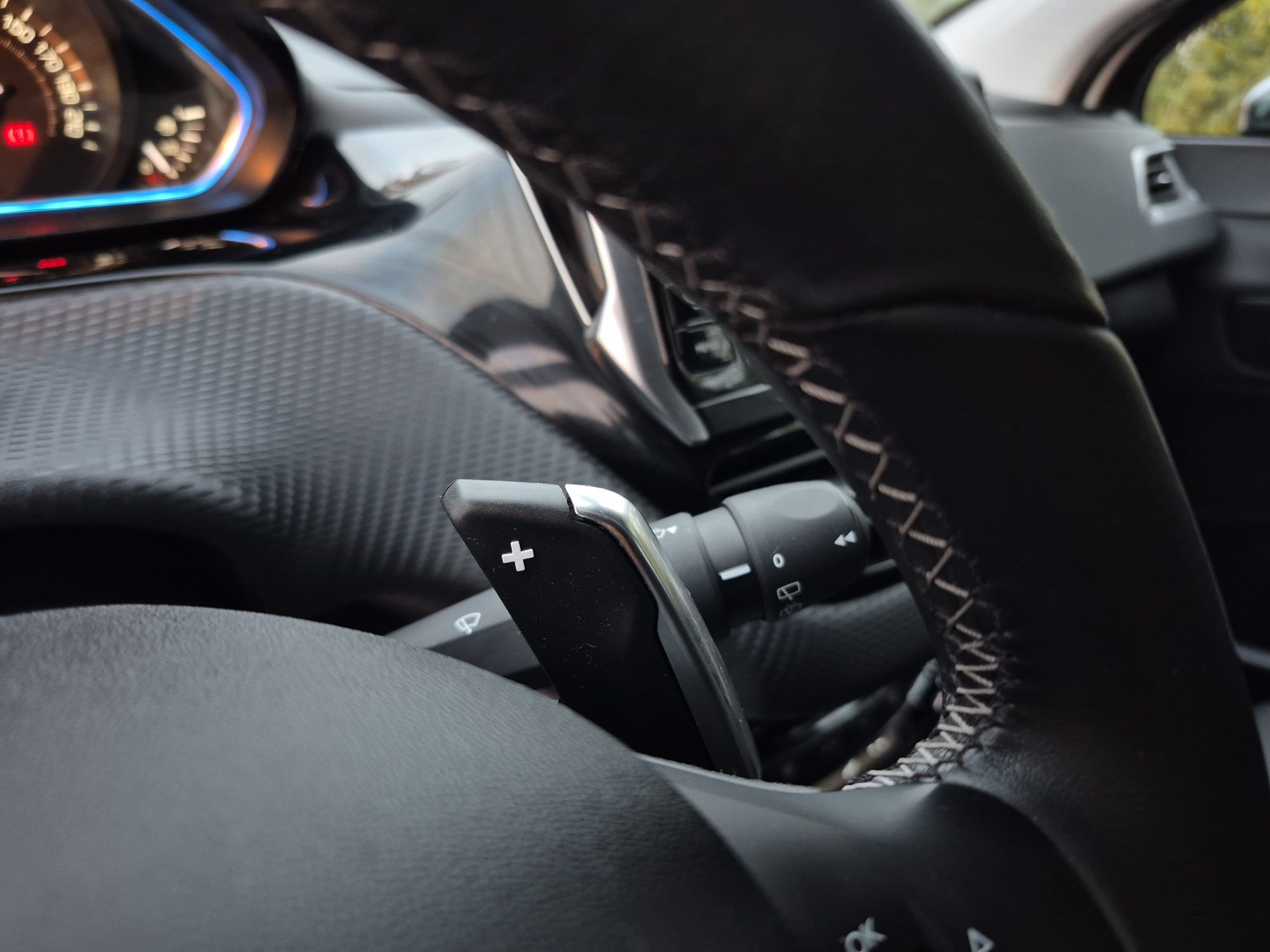 Peugeot 2008 - AUTOMÁTICO - 50.000KM | GARANTIA | ALLURE