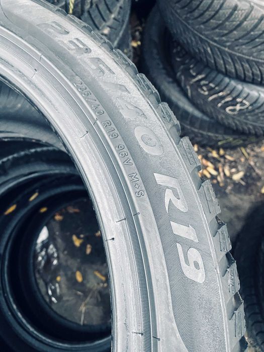 235 40 19 Pirelli SottoZero 3 90% Зима 2023 Гарантія