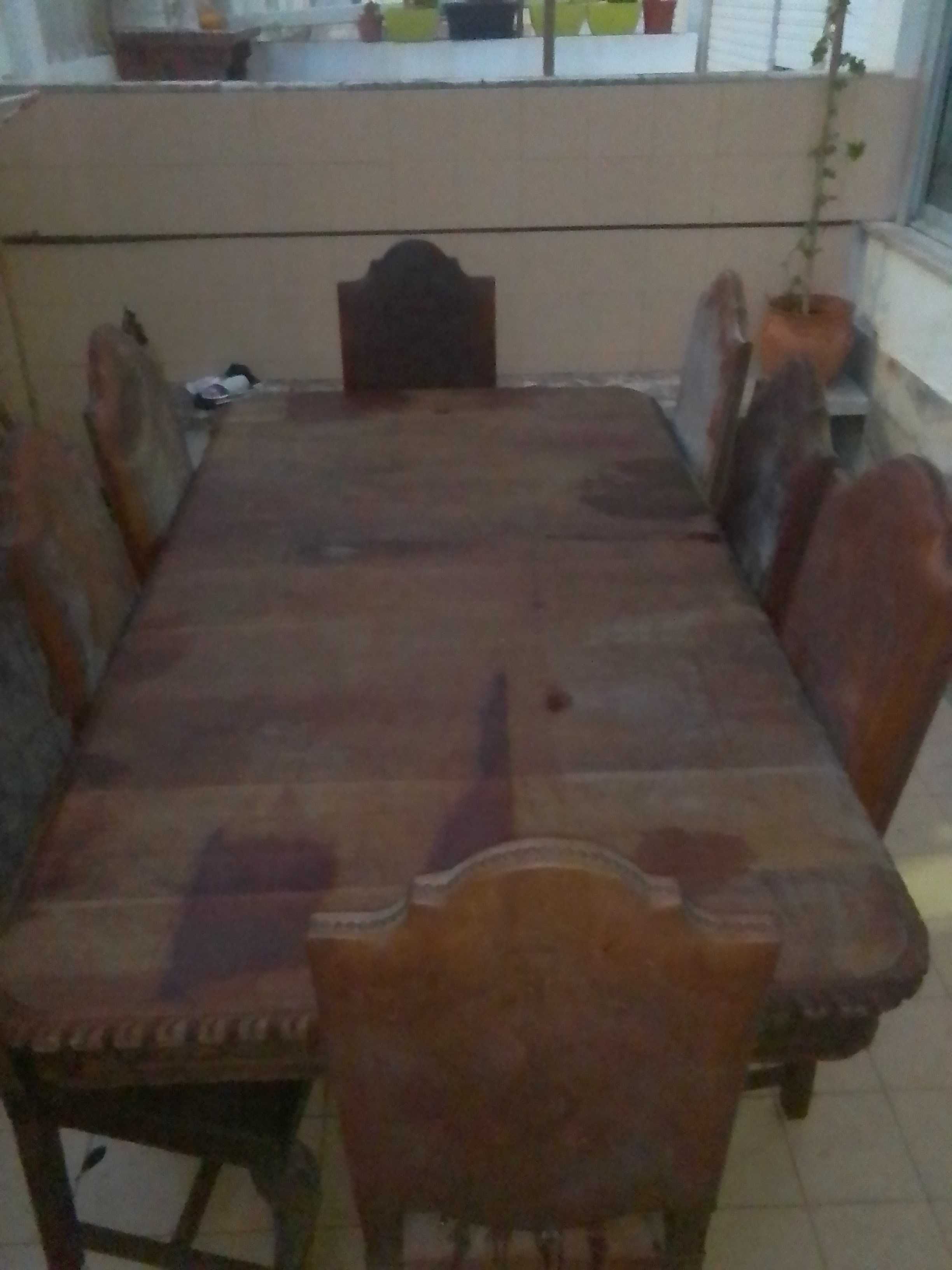 Mesa antiga e 8 cadeiras