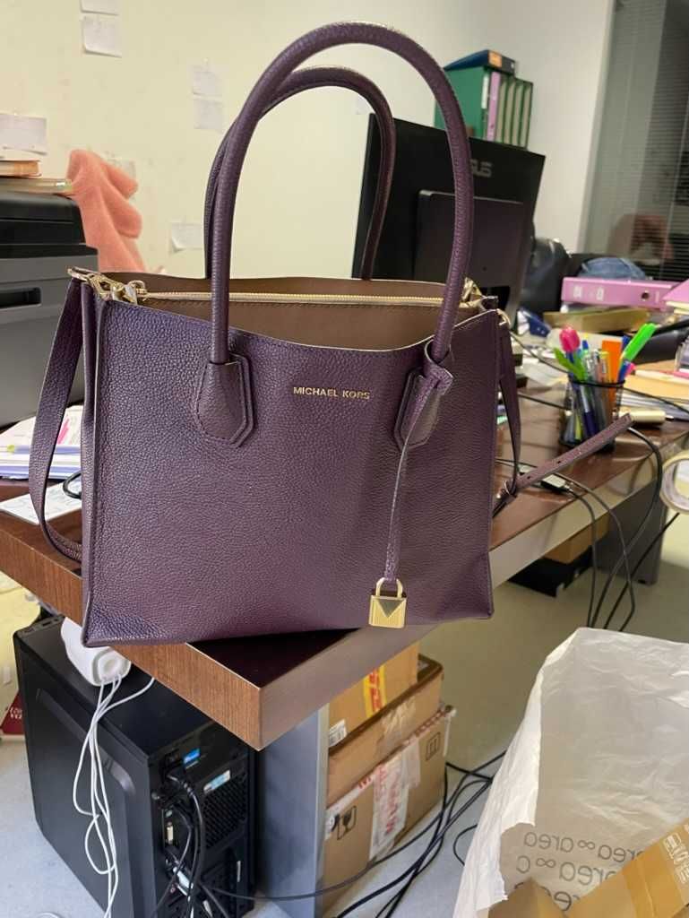 mala michael kors roxa com pega comprida