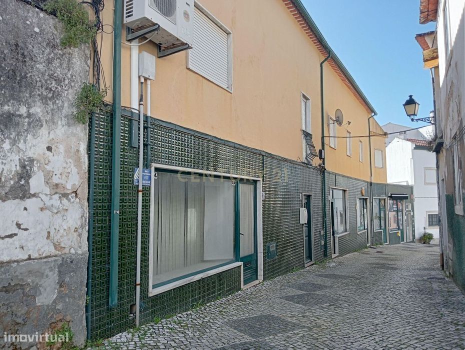 Edifício Versátil em Santarém com Vista e Acessibilidade