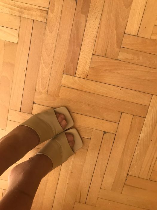 Massimo Dutti klapki szpilki beżowe 38