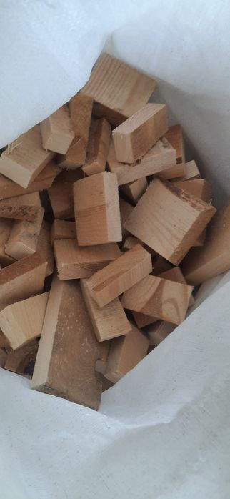 Drewno rozpalkowe w workach ścinki klocki opał