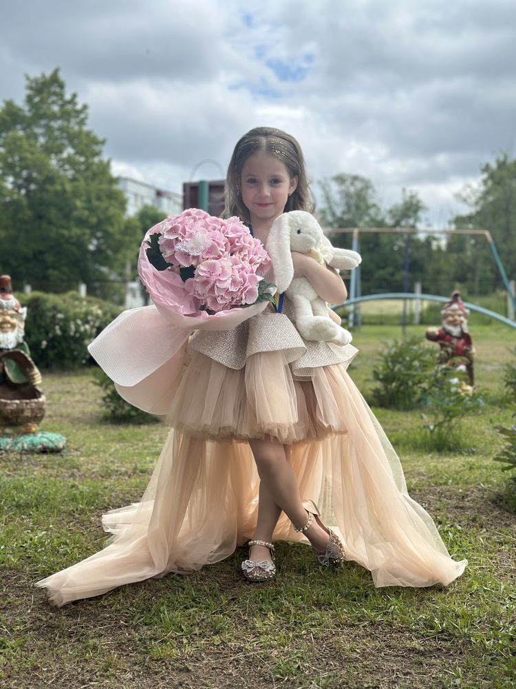 Випускна сукня 122 р