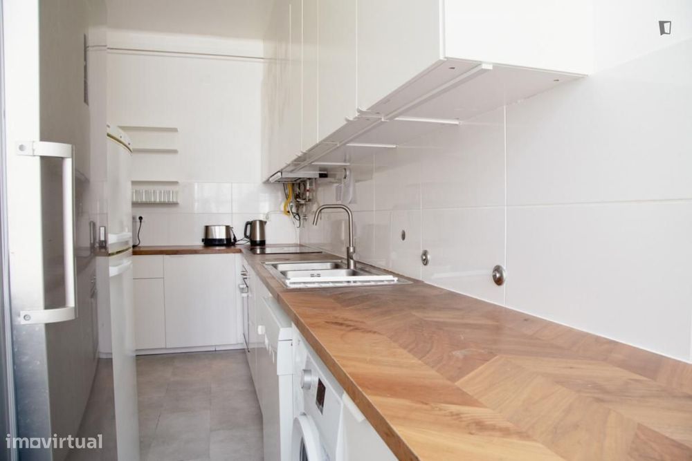 Quarto - localizado em Alvalade Lisbon