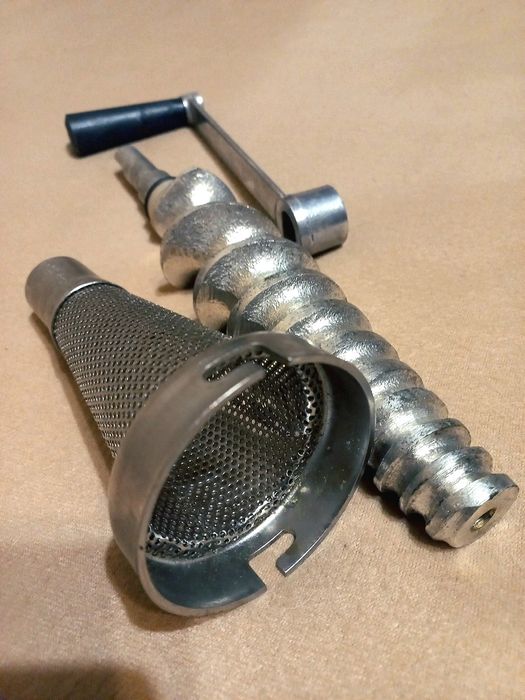 Соковыжималка чугунная. Соковыжималка ручная. Соковыжималка  советская