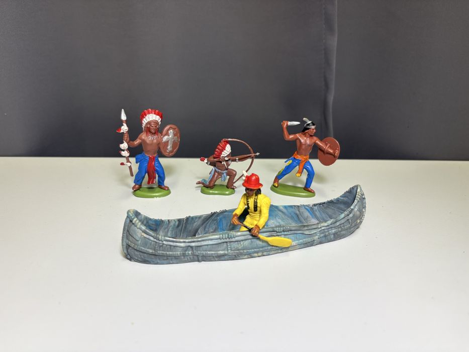 Продаются фигурки индейцев, ковбоев Herald Britains