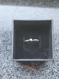 Pierścionek złoty zaręczynowy z diamentem roz 14 próba 585