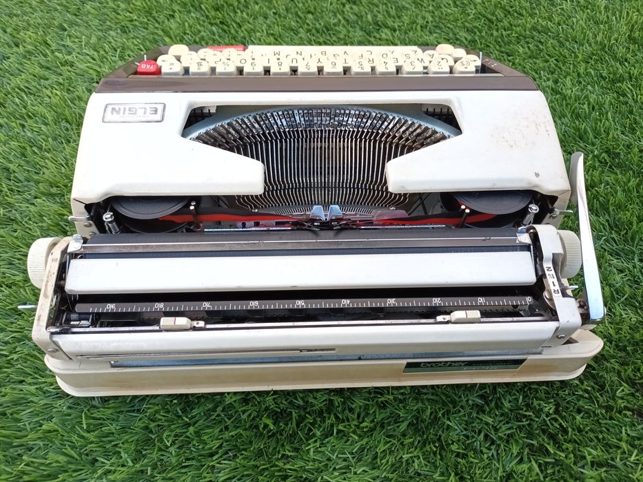 Máquina de escrever brother