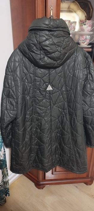 Kurtka, plaszczyk jesienno-zimowy, z kapturem, ocieplanymi kieszeniami