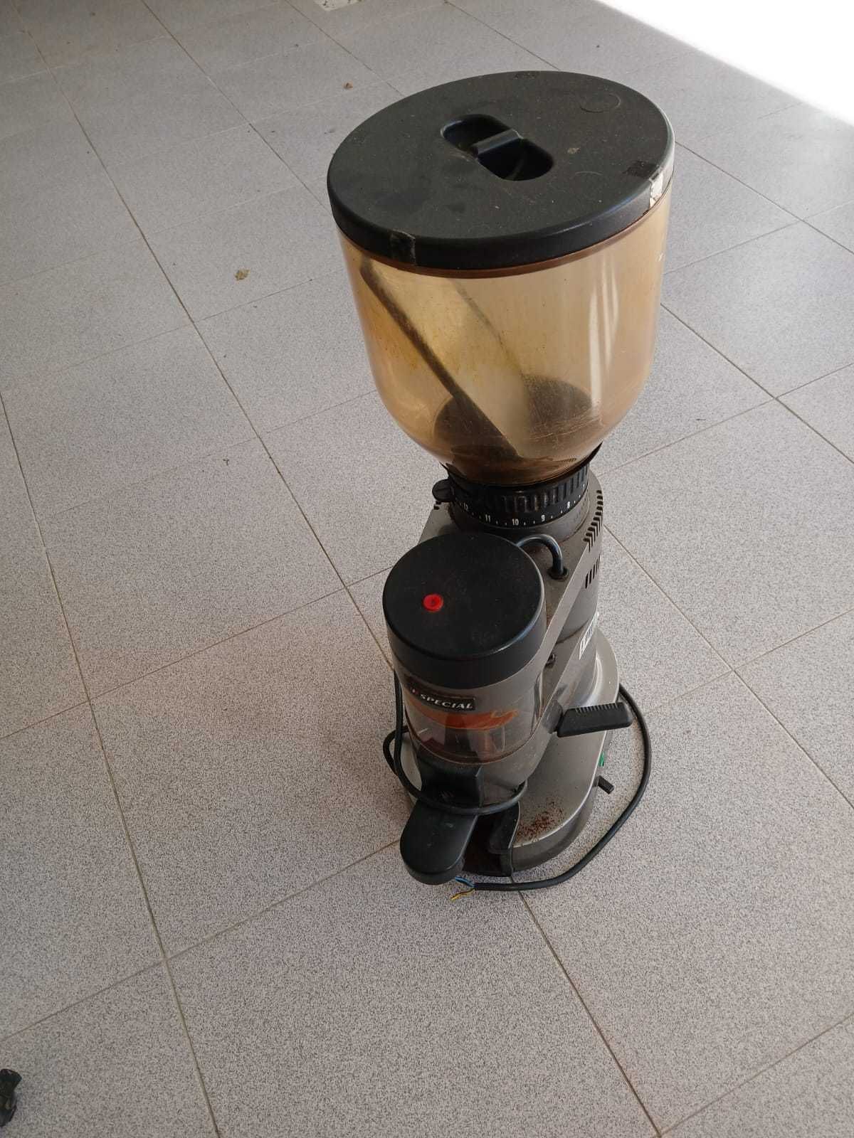 Moinho de Café impecável
