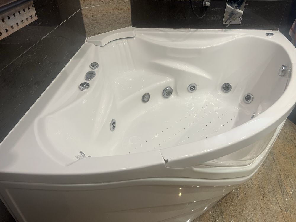 PILNE! Wanna z hydromasażem Poolspa Sport – narożna, ok. 140x140 cm