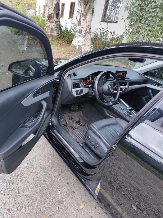 Audi A4 2017 года