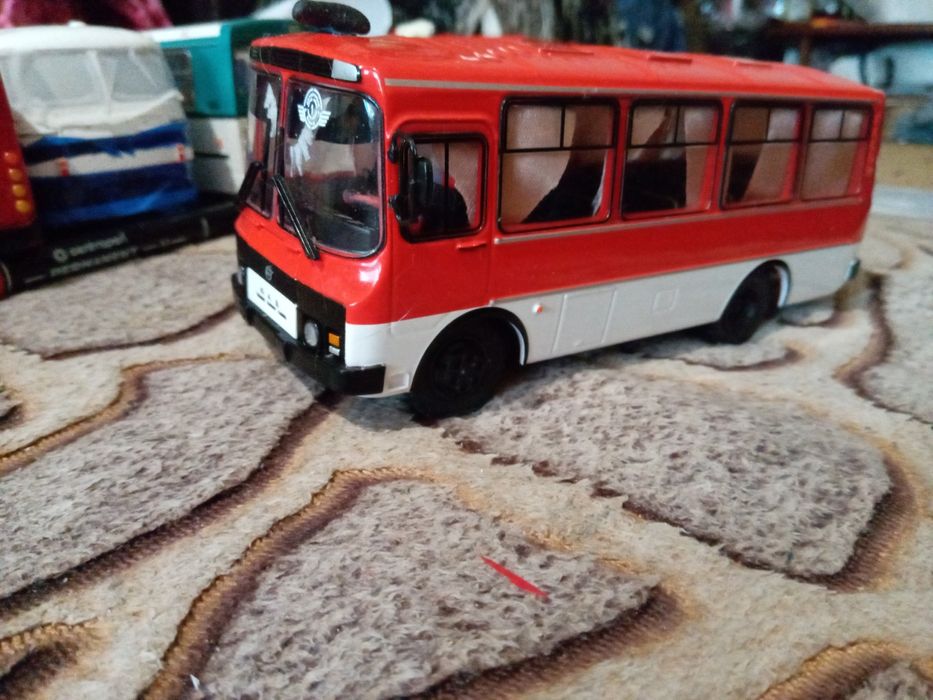 Автобусы разные лиаз,лаз,паз...