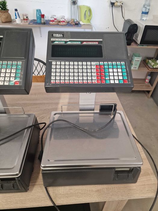 Balanças Dibal com etiquetas