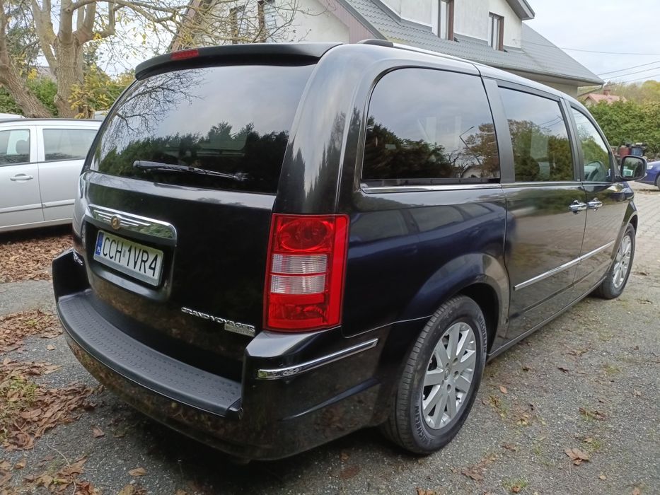 Chrysler town country dodge grand caravan VW routan stan idealny