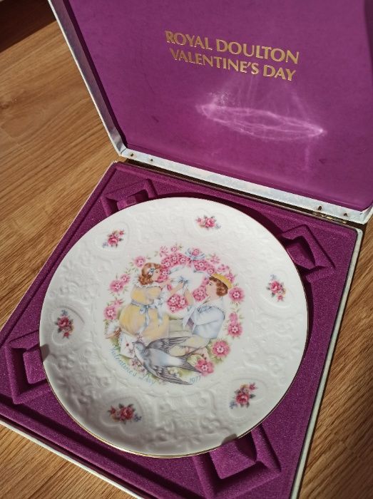 wysokiej jakości talerze kolekcjonerskie Royal Doulton Valentine's Day