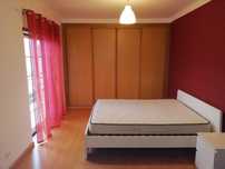 Alugo quarto no centro de Loures