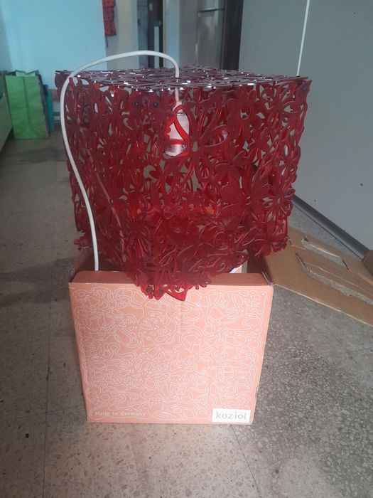 Candeeiro kaziol vermelho em acrílico